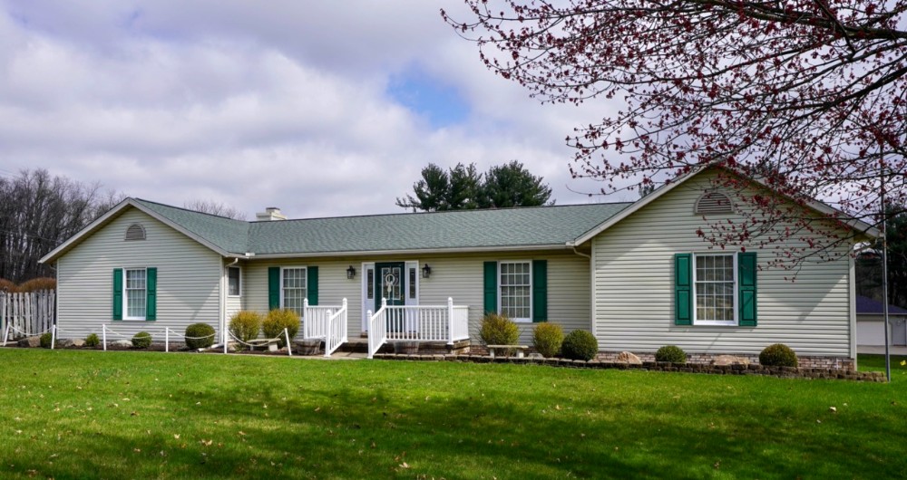 Kiko Realtors, Auctioneers, Advisors Beautiful Spacious Ranch Home